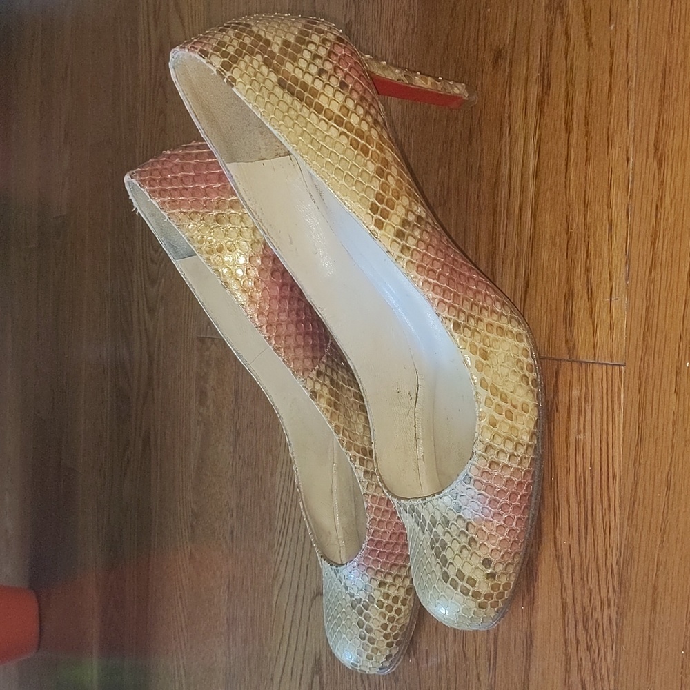 Christian Louboutin round toe python pumps EU39.5/US8.5